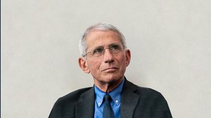 Anthony Fauci invita a indossare doppia mascherina