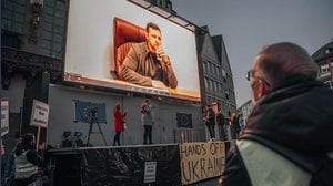 Zelensky sotto scacco dell'estrema destra ucraina: minacce al leader ucraino