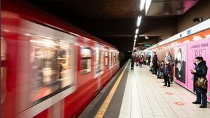 Tutti gli scioperi di maggio 2026 tra trasporti, aerei, treni, bus, scuola e sanità. Il calendario