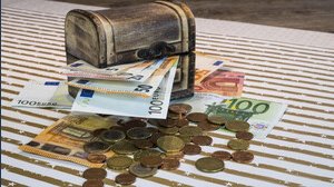 Un BTP 4,00% e un titolo di Stato in euro 5,25% 2030 con yield anche più del 4%