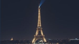 Francia, coprifuoco dalle 21 nelle metropoli: l'annuncio di Macron