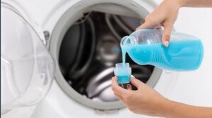 Plastica liquida all'interno dei detersivi: ecco quali prodotti ne contengono di più