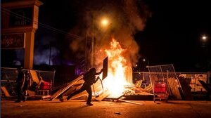 Cosa succede a Minneapolis, tra città in fiamme e minacce di Trump