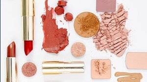 Make up, analisi shock. 1.700 prodotti pieni di PFAS (aggiunti volontariamente)