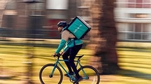 Quanto guadagna un fattorino? Lo stipendio dei rider (e chi li paga di più)