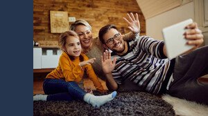 Stop ai genitori influencer, arriva il limite alle foto dei bambini online anche in Italia?