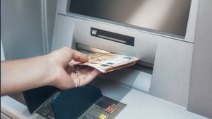 L'importo massimo che puoi prelevare da un bancomat senza destare sospetti