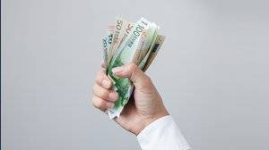 Soldi falsi, attenzione al bancomat. Le banche non rimborsano