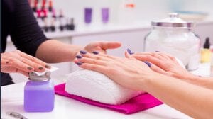 Divieto TPO e DMTA negli smalti. Le regole per professionisti e centri estetici