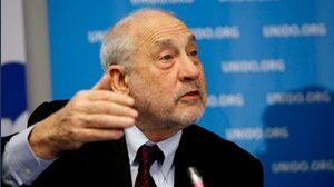 Coronavirus, il premio Nobel avverte: “Crisi senza precedenti”. Come affrontarla?