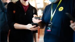 Lockdown per i non vaccinati, pronto il decreto: con il tampone solo a lavoro
