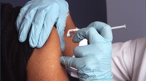 Doppio vaccino in autunno, c'è il via libera del Ministero della Salute: ecco per chi