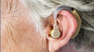 I prezzi degli apparecchi acustici, ecco quanto costano in Italia