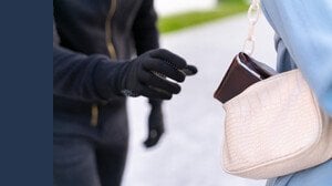 Cosa fare in caso di furto dello smartphone? La checklist definitiva per bloccare SIM, conti bancari e identità digitali