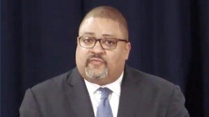 Chi è Alvin Bragg: la storia del procuratore distrettuale dell'arresto di Donald Trump