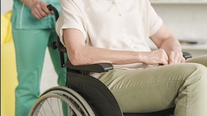 Bonus caregiver, tutte le agevolazioni per chi assiste disabili