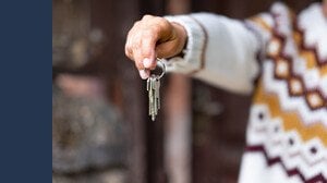 Non paga l'affitto per 15 anni, il giudice gli intesta la casa. Ecco perché