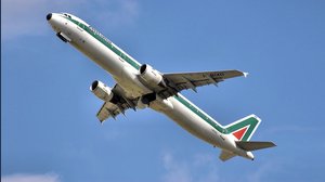 Alitalia: il piano B per decollare in estate
