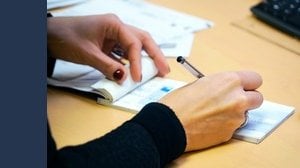 Assegno postdatato, quando è legale e sanzioni previste