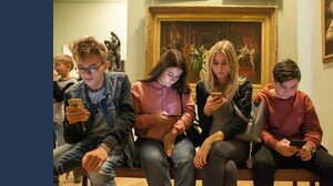 Addio al bonus cultura, il governo vuole eliminare l'App 18: i giovani perderanno 500 euro all'anno