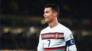 Cristiano Ronaldo fugge dalla guerra in Medio Oriente con un jet privato	