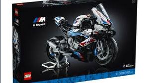 Lego Technic BMW M 1000 RR: la superbike tedesca in scala 1:5