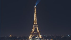 Cosa sta succedendo in Francia, le ragioni dello scontro e quanto è pericoloso viaggiare oggi