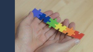 Regolamento Ue sul riconoscimento dei figli da genitori dello stesso sesso, cosa prevede e perché è stato bocciato