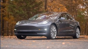 Tesla testa i robotaxi senza volante. A che punto è il progetto di Musk