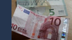 Una particolare banconota da 5 euro ne vale 5.000. Controlla se ne hai una nel portafogli