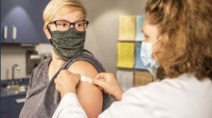 A chi si vaccina 85 euro insieme alla prima dose: ecco dove