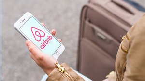 Fai attenzione alle telecamere nascoste quando prenoti con Airbnb, è allerta mondiale