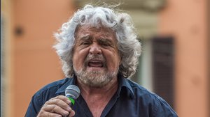 Il grande ritorno di Beppe Grillo: prova a riprendersi in mano il M5s con un contratto da 300mila euro