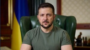 Povera Ucraina, usata dagli Usa contro la Russia: Zelensky alla fine china il capo