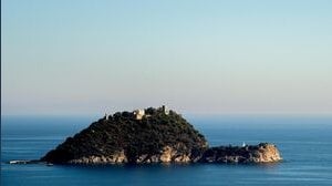 Dalla Sicilia alla laguna di Venezia: quanto costa comprare un'isola privata in Italia 