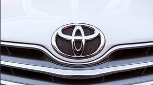 Toyota ha appena realizzato l'invenzione del secolo: i serbatoi intercambiabili