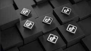 Anonymous: “TikTok è un'app spia del governo cinese, disinstallatela”