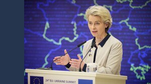 USA e Russia ridisegnano l'Europa: è la fine della NATO?