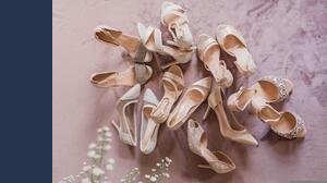 Dalle sneaker ai sandali: guida alle scarpe che non passano mai di moda