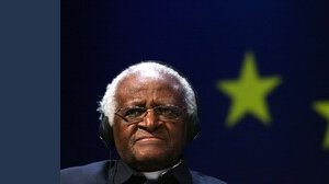 Desmond Tutu, chi era il simbolo della lotta contro l'apartheid