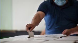 Mascherine, distanziamento e gel igienizzante: tutte le regole Covid per votare alle elezioni politiche 2022