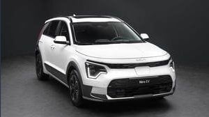 Un'auto elettrica bruciata finisce in discarica. Lì avviene qualcosa di completamente inaspettato