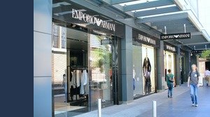 Armani, effetto pandemia sui conti: nel 2020 ricavi crollati del 25%