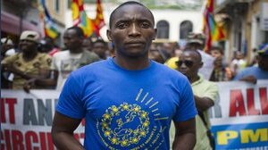 Aboubakar Soumahoro, quanto guadagna e perché si è autosospeso dal suo gruppo parlamentare