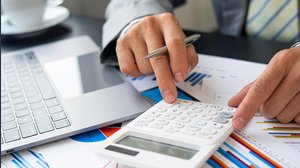 Calcolo tredicesima 2025 in busta paga, ecco come si arriva a importo lordo e netto