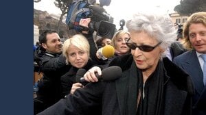 Chi era Marella Caracciolo: il patrimonio e l'eredità Agnelli contesa con gli Elkann