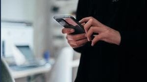Il metodo sorprendente ideato da due ex dipendenti Google per “eliminare la dipendenza dagli smartphone”