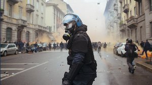 Codici identificativi Polizia di Stato, favorevoli e contrari: perché l'Italia è tra i pochi Paesi a non averlo