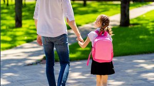 Congedo parentale più lungo e più ricco anche per i papà: cosa cambia con la legge di Bilancio