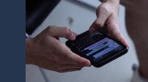 L'uso improprio di WhatsApp può far scattare reati di stalking, infedeltà, maltrattamenti e corruzione
